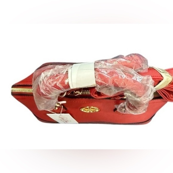Marilyn Monroe Signature Red Dome Purse Bag
Crossbody Removable Straps Red Gold - Picture 8 of 9